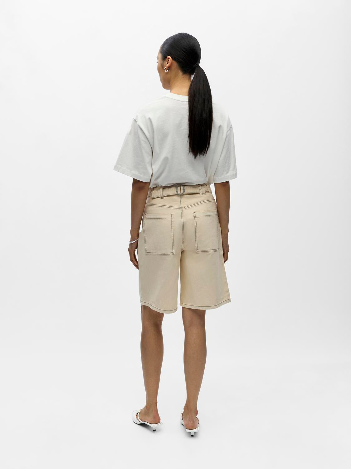 model_shot-back